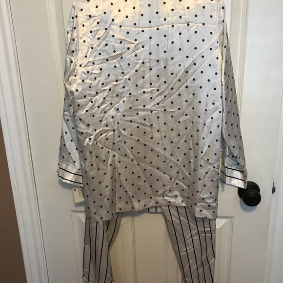 NWT-satin pyjamas - Picture 2 of 6